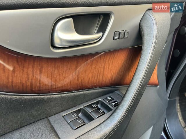 Коричневый Инфинити FX 37, объемом двигателя 3.7 л и пробегом 279 тыс. км за 13500 $, фото 28 на Automoto.ua