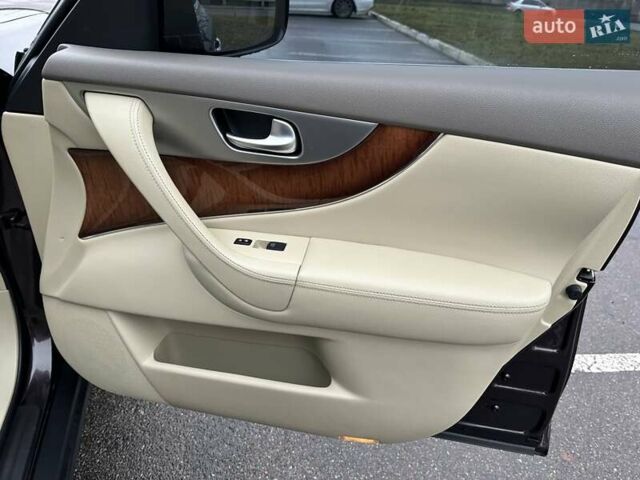 Коричневый Инфинити FX 37, объемом двигателя 3.7 л и пробегом 145 тыс. км за 13900 $, фото 13 на Automoto.ua