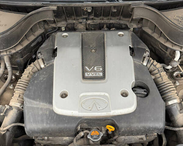 Коричневый Инфинити FX 37, объемом двигателя 3.7 л и пробегом 132 тыс. км за 13700 $, фото 12 на Automoto.ua