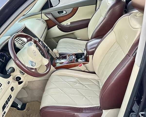 Коричневый Инфинити FX 37, объемом двигателя 3.7 л и пробегом 130 тыс. км за 20000 $, фото 24 на Automoto.ua