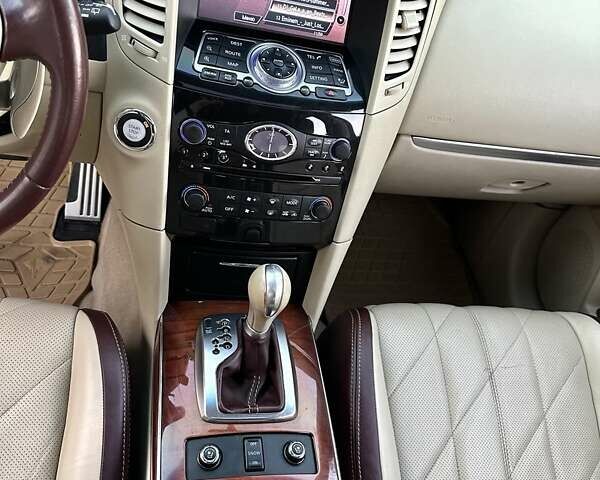 Коричневый Инфинити FX 37, объемом двигателя 3.7 л и пробегом 130 тыс. км за 20000 $, фото 23 на Automoto.ua