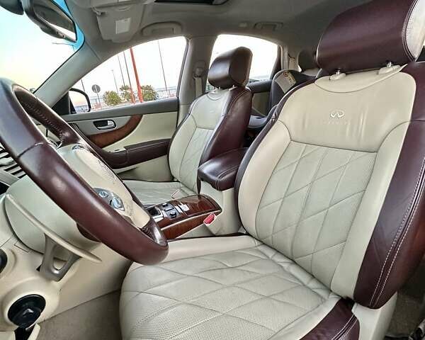 Коричневый Инфинити FX 37, объемом двигателя 3.7 л и пробегом 130 тыс. км за 20000 $, фото 20 на Automoto.ua