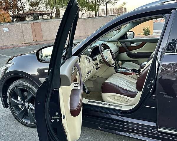 Коричневый Инфинити FX 37, объемом двигателя 3.7 л и пробегом 130 тыс. км за 20000 $, фото 10 на Automoto.ua