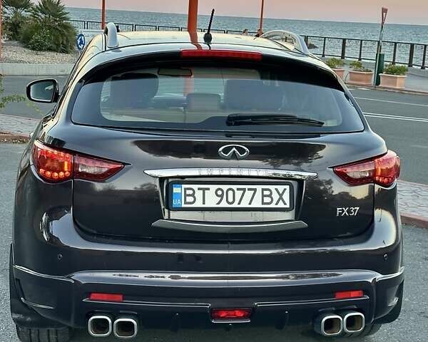 Коричневый Инфинити FX 37, объемом двигателя 3.7 л и пробегом 130 тыс. км за 20000 $, фото 13 на Automoto.ua