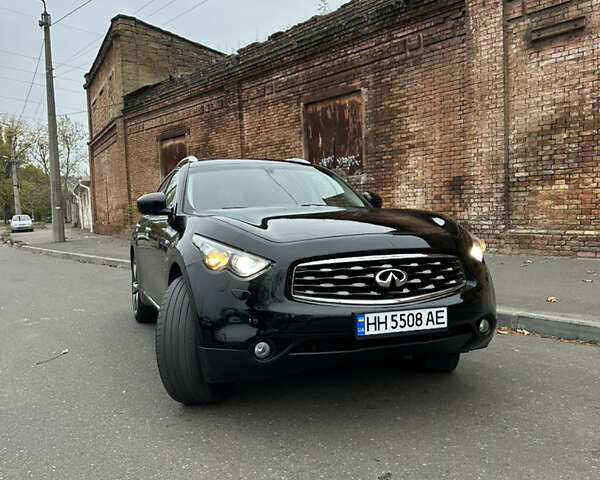 Инфинити FX 37, объемом двигателя 3.7 л и пробегом 180 тыс. км за 16300 $, фото 2 на Automoto.ua