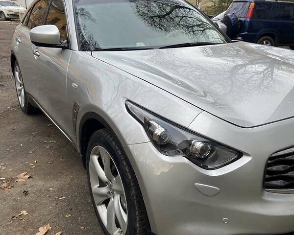 Серый Инфинити FX 37, объемом двигателя 3.7 л и пробегом 120 тыс. км за 16000 $, фото 1 на Automoto.ua