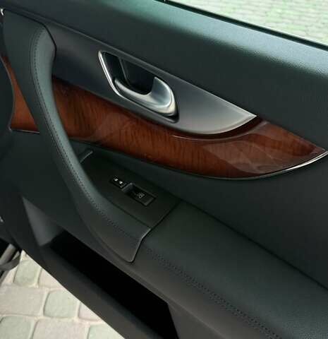 Серый Инфинити FX 37, объемом двигателя 3.7 л и пробегом 50 тыс. км за 25800 $, фото 2 на Automoto.ua