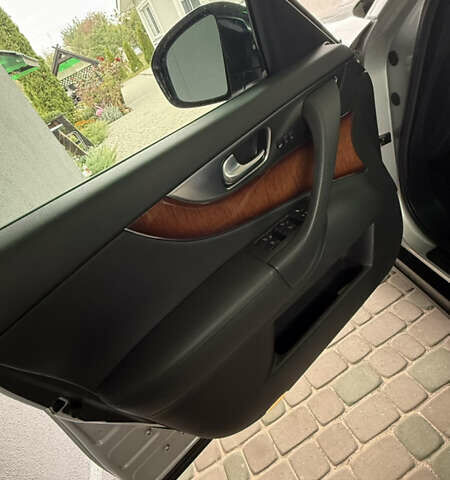 Серый Инфинити FX 37, объемом двигателя 3.7 л и пробегом 50 тыс. км за 25800 $, фото 15 на Automoto.ua