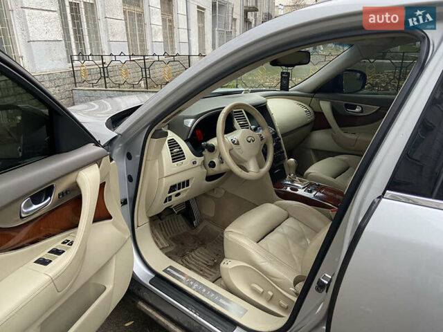 Серый Инфинити FX 37, объемом двигателя 3.7 л и пробегом 120 тыс. км за 16000 $, фото 4 на Automoto.ua