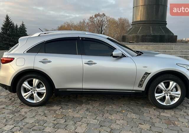 Сірий Інфініті FX 37, об'ємом двигуна 3.7 л та пробігом 191 тис. км за 14500 $, фото 5 на Automoto.ua