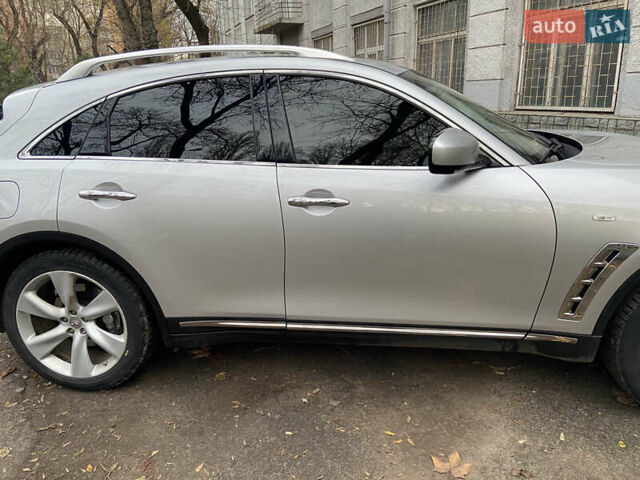 Серый Инфинити FX 37, объемом двигателя 3.7 л и пробегом 120 тыс. км за 16000 $, фото 2 на Automoto.ua