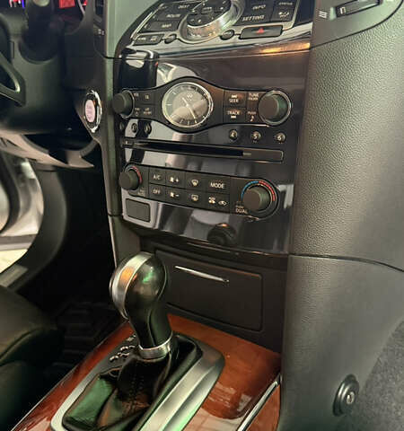 Серый Инфинити FX 37, объемом двигателя 3.7 л и пробегом 50 тыс. км за 25800 $, фото 5 на Automoto.ua