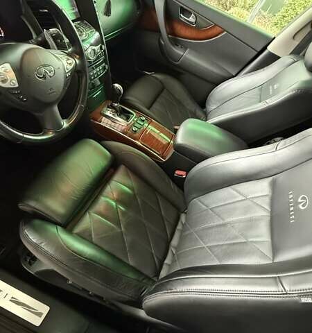 Серый Инфинити FX 37, объемом двигателя 3.7 л и пробегом 50 тыс. км за 25800 $, фото 14 на Automoto.ua
