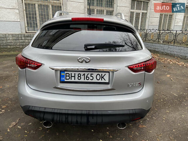 Серый Инфинити FX 37, объемом двигателя 3.7 л и пробегом 120 тыс. км за 16000 $, фото 3 на Automoto.ua
