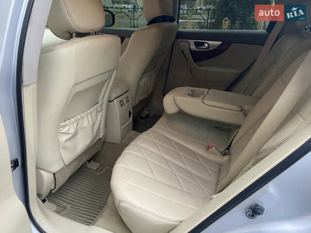 Серый Инфинити FX 37, объемом двигателя 3.7 л и пробегом 120 тыс. км за 16000 $, фото 6 на Automoto.ua