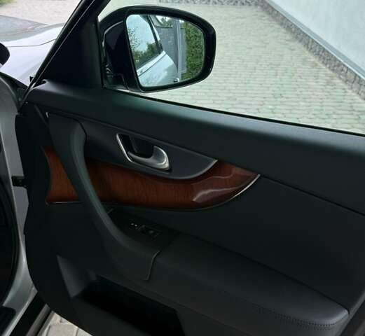 Серый Инфинити FX 37, объемом двигателя 3.7 л и пробегом 50 тыс. км за 25800 $, фото 3 на Automoto.ua