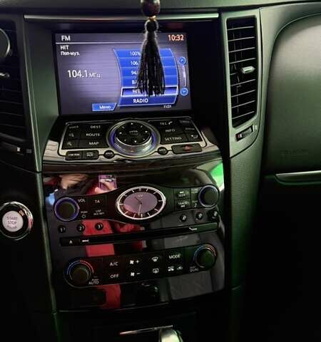 Серый Инфинити FX 37, объемом двигателя 3.7 л и пробегом 50 тыс. км за 25800 $, фото 19 на Automoto.ua