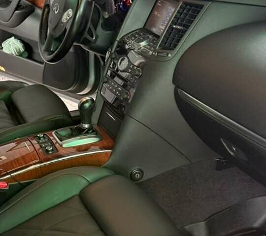 Серый Инфинити FX 37, объемом двигателя 3.7 л и пробегом 50 тыс. км за 25800 $, фото 8 на Automoto.ua