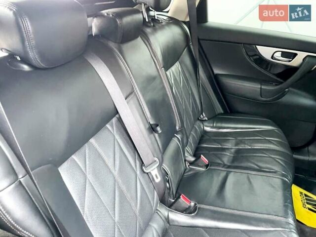 Серый Инфинити FX 37, объемом двигателя 3.7 л и пробегом 164 тыс. км за 13900 $, фото 43 на Automoto.ua