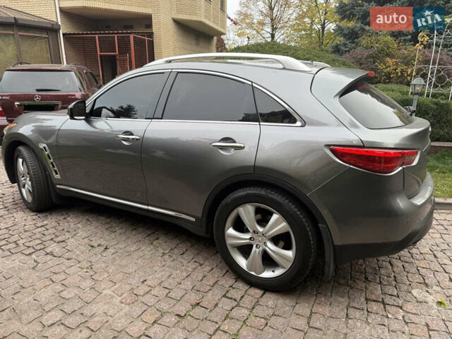 Серый Инфинити FX 37, объемом двигателя 3.7 л и пробегом 250 тыс. км за 12900 $, фото 4 на Automoto.ua