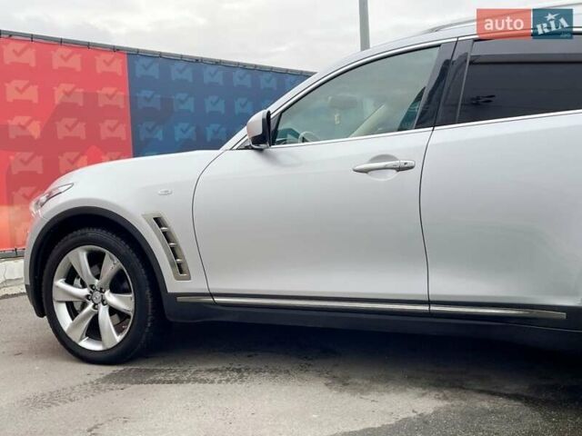 Серый Инфинити FX 37, объемом двигателя 3.7 л и пробегом 164 тыс. км за 13900 $, фото 16 на Automoto.ua