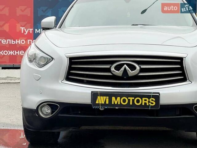 Серый Инфинити FX 37, объемом двигателя 3.7 л и пробегом 164 тыс. км за 13900 $, фото 12 на Automoto.ua