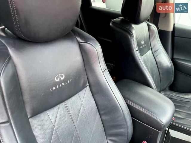Серый Инфинити FX 37, объемом двигателя 3.7 л и пробегом 164 тыс. км за 13900 $, фото 64 на Automoto.ua