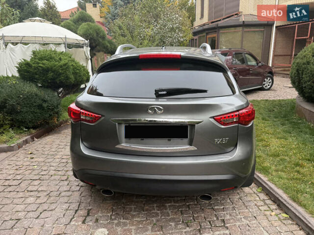 Серый Инфинити FX 37, объемом двигателя 3.7 л и пробегом 250 тыс. км за 12900 $, фото 3 на Automoto.ua