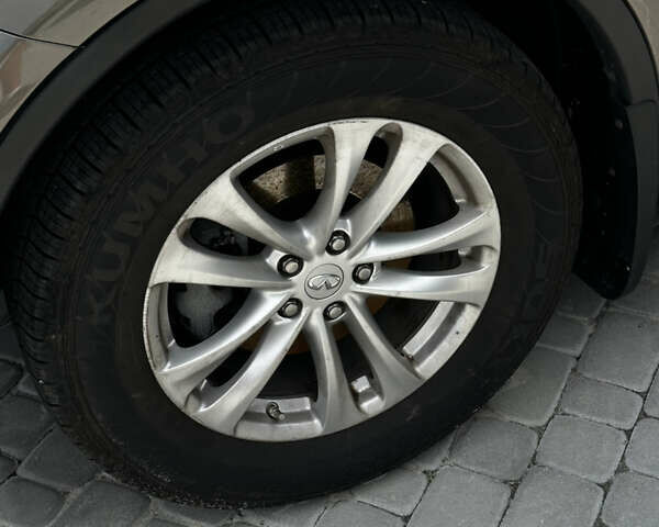 Серый Инфинити FX 37, объемом двигателя 3.7 л и пробегом 220 тыс. км за 12900 $, фото 4 на Automoto.ua