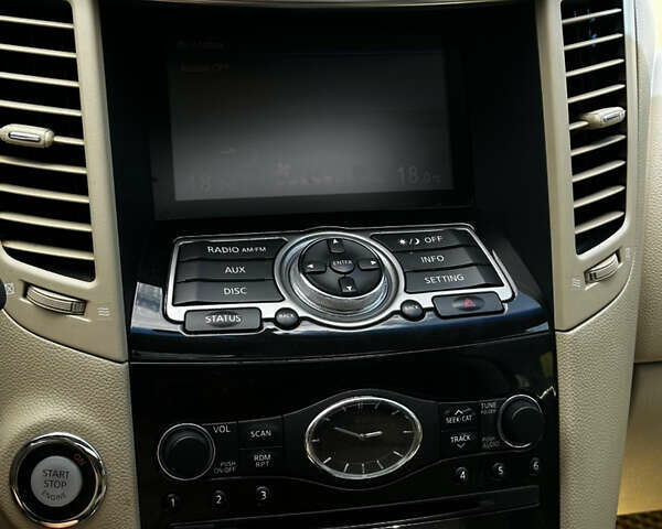 Серый Инфинити FX 37, объемом двигателя 3.7 л и пробегом 220 тыс. км за 12900 $, фото 10 на Automoto.ua