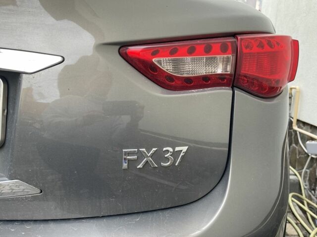 Сірий Інфініті FX 37, об'ємом двигуна 0.37 л та пробігом 117 тис. км за 16000 $, фото 16 на Automoto.ua