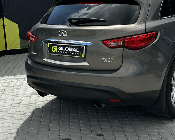 Серый Инфинити FX 37, объемом двигателя 3.7 л и пробегом 220 тыс. км за 12900 $, фото 21 на Automoto.ua