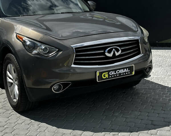 Серый Инфинити FX 37, объемом двигателя 3.7 л и пробегом 220 тыс. км за 12900 $, фото 3 на Automoto.ua