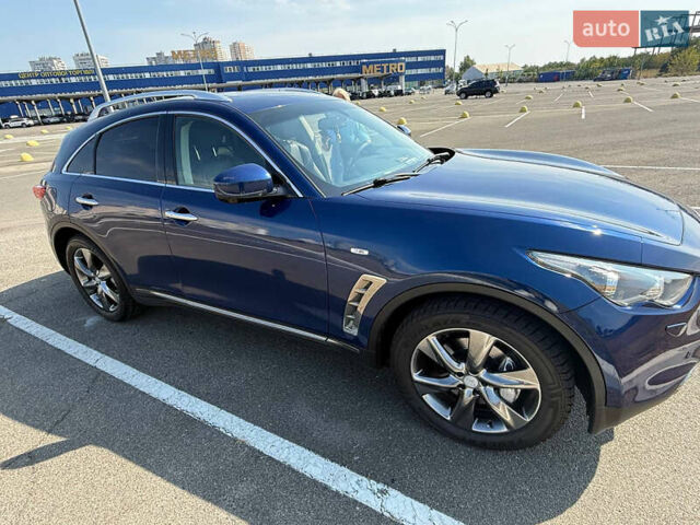 Синий Инфинити FX 37, объемом двигателя 3.7 л и пробегом 41 тыс. км за 33500 $, фото 1 на Automoto.ua