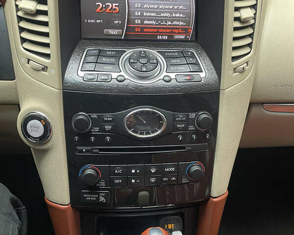 Черный Инфинити ФХ 50, объемом двигателя 5 л и пробегом 120 тыс. км за 12999 $, фото 13 на Automoto.ua