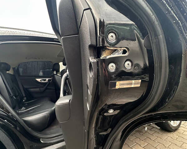 Черный Инфинити ФХ 50, объемом двигателя 5 л и пробегом 207 тыс. км за 11500 $, фото 9 на Automoto.ua