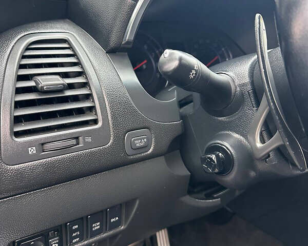 Черный Инфинити ФХ 50, объемом двигателя 5 л и пробегом 207 тыс. км за 11500 $, фото 2 на Automoto.ua