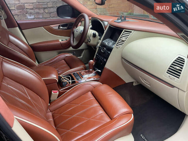 Черный Инфинити ФХ 50, объемом двигателя 5 л и пробегом 120 тыс. км за 12999 $, фото 12 на Automoto.ua