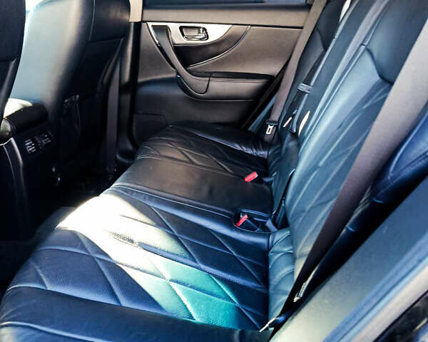 Черный Инфинити ФХ 50, объемом двигателя 5 л и пробегом 207 тыс. км за 11500 $, фото 19 на Automoto.ua