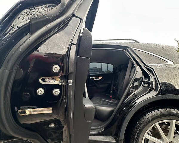 Черный Инфинити ФХ 50, объемом двигателя 5 л и пробегом 207 тыс. км за 11500 $, фото 7 на Automoto.ua