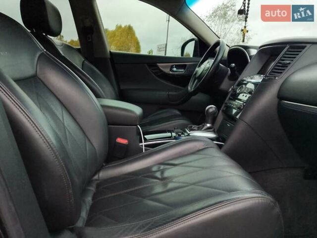 Черный Инфинити ФХ 50, объемом двигателя 5 л и пробегом 180 тыс. км за 13200 $, фото 13 на Automoto.ua