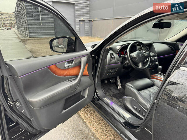 Инфинити ФХ 50 2010 в Киеве на Automoto.ua Черный Инфинити ФХ 50, объемом двигателя 5 л и пробегом 65 тыс. км за 19500 $, фото 12 на Automoto.ua