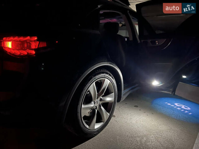 Чорний Інфініті ФХ 50, об'ємом двигуна 5.03 л та пробігом 194 тис. км за 15700 $, фото 16 на Automoto.ua