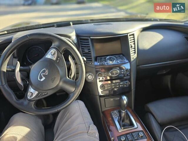 Черный Инфинити ФХ 50, объемом двигателя 5.03 л и пробегом 185 тыс. км за 15000 $, фото 10 на Automoto.ua