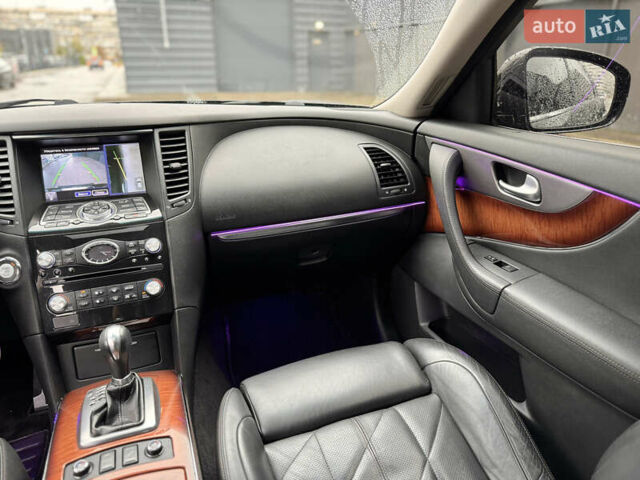 Инфинити ФХ 50 2010 в Киеве на Automoto.ua Черный Инфинити ФХ 50, объемом двигателя 5 л и пробегом 65 тыс. км за 19500 $, фото 24 на Automoto.ua