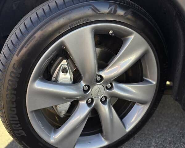 Черный Инфинити ФХ 50, объемом двигателя 5.03 л и пробегом 185 тыс. км за 15000 $, фото 5 на Automoto.ua