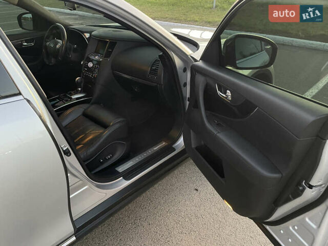 Сірий Інфініті ФХ 50, об'ємом двигуна 5.03 л та пробігом 196 тис. км за 14900 $, фото 15 на Automoto.ua