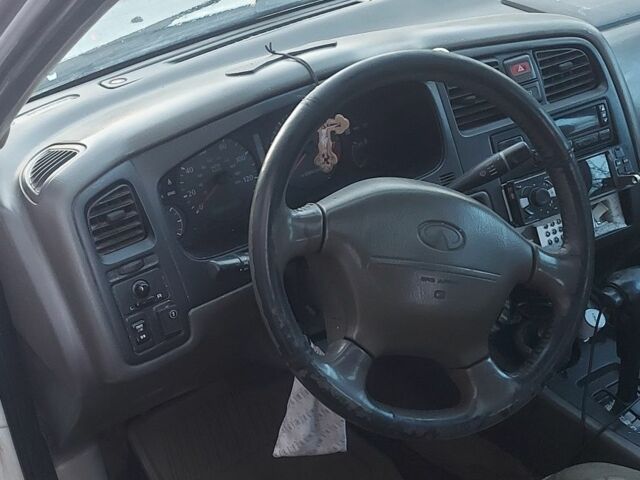 Белый Инфинити G25, объемом двигателя 2 л и пробегом 200 тыс. км за 1189 $, фото 3 на Automoto.ua