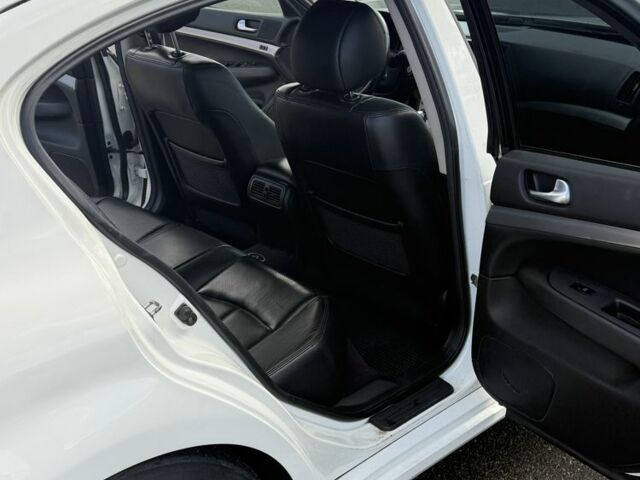 Инфинити G25 2010 в Киеве на Automoto.ua Белый Инфинити G25, объемом двигателя 2.5 л и пробегом 229 тыс. км за 9700 $, фото 6 на Automoto.ua