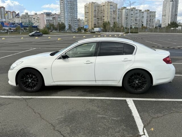 Инфинити G25 2010 в Киеве на Automoto.ua Белый Инфинити G25, объемом двигателя 2.5 л и пробегом 229 тыс. км за 9700 $, фото 3 на Automoto.ua